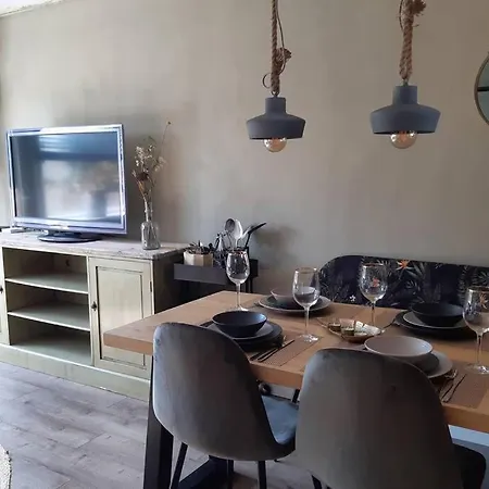 Apartment Sfeervol Gerenoveerd Dichtbij Zee. *