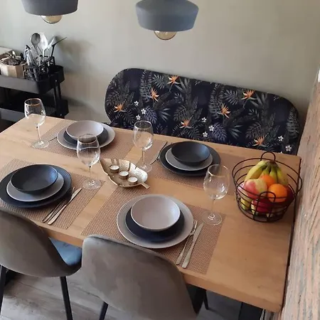 Sfeervol Gerenoveerd Dichtbij Zee. Apartment *